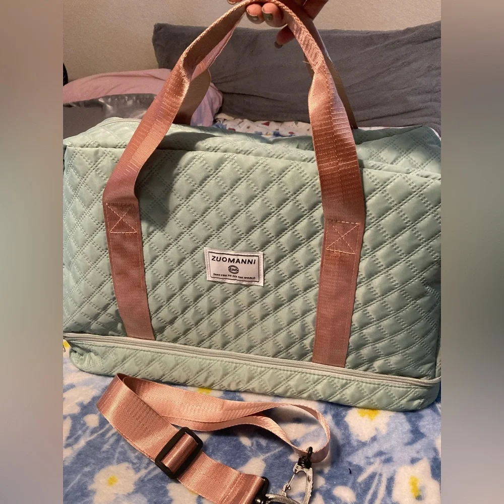 Luxury Large Capacity Duffel Bag with attachable shoulder strap - Picture 8 of 11